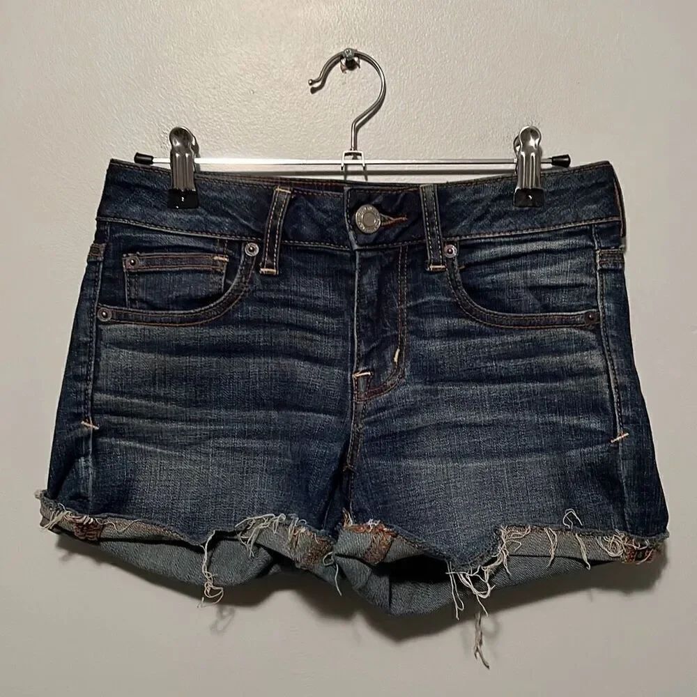 American EagleโWomen's Blue Five Pocket Denim Shortie Cut Off Shorts Sizeโ2
